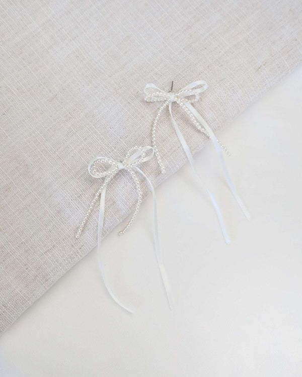 Ribbon Pearl Bow Earring