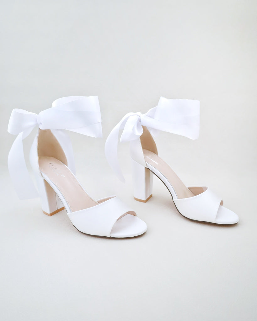 Leather heels Chanel White size 6 UK in Leather - 41407992