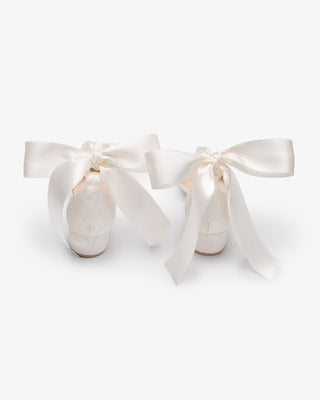 Lace Pointy Toe Low Block Heels Wedding Shoes with Wrapped Ankle TieWomen Shoes