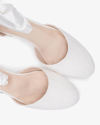 White Lace Round Toe Low Block Heel Wedding Shoes with Wrapped Satin Tie