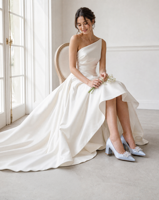 Light Blue Satin Pointy Toe Block Heels Wedding Pumps with Frosted Bloom