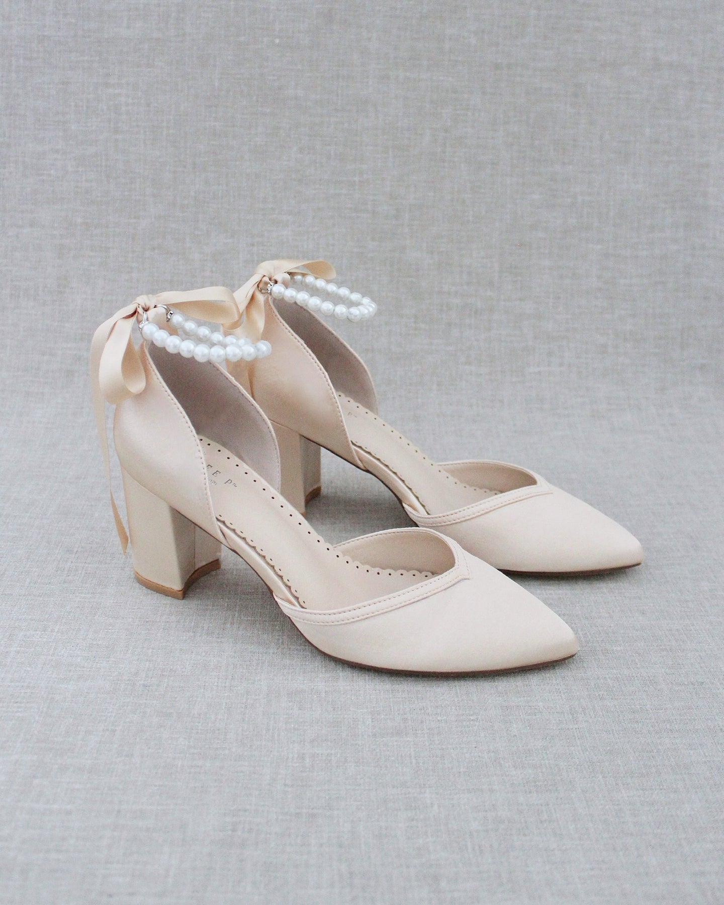 Pearl flower wedding shoes with block heel for bridal shoes on wedding day