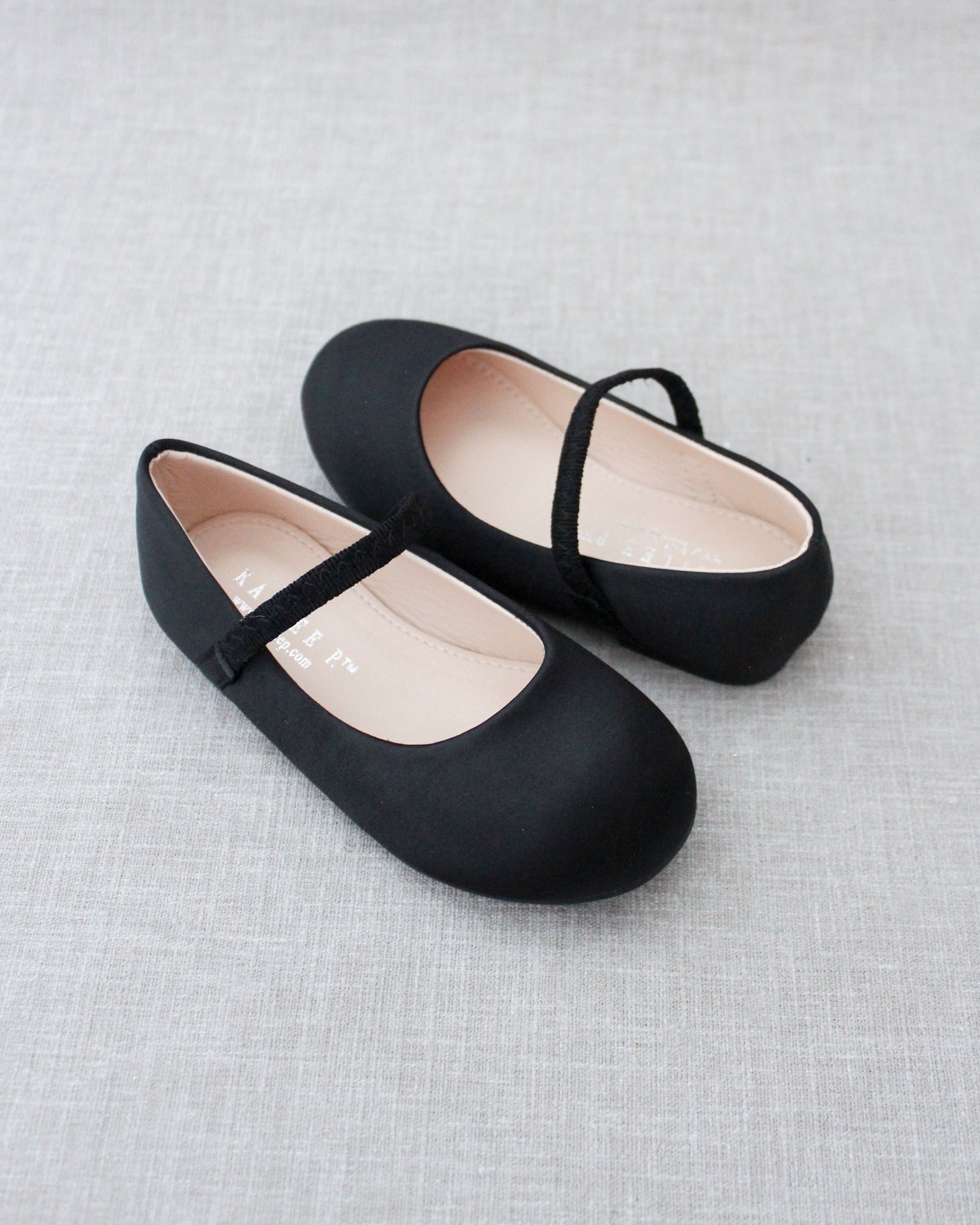 Girls in on sale black flats