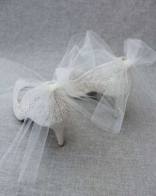 ivory lace pump with tulle bow