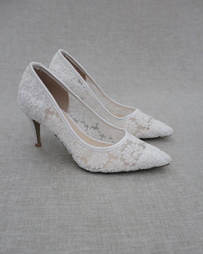 women white lace pump