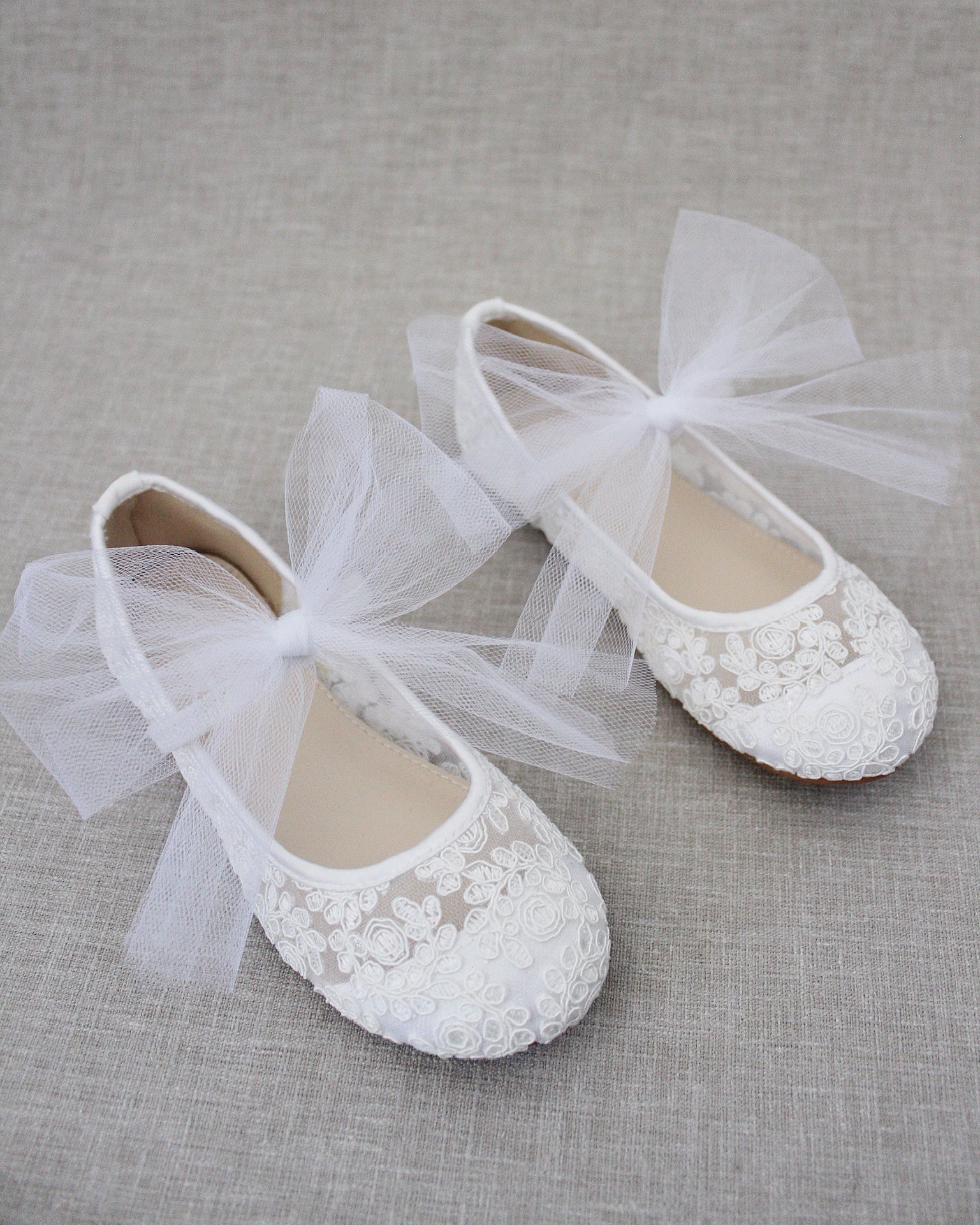 White lace on sale flower girl shoes