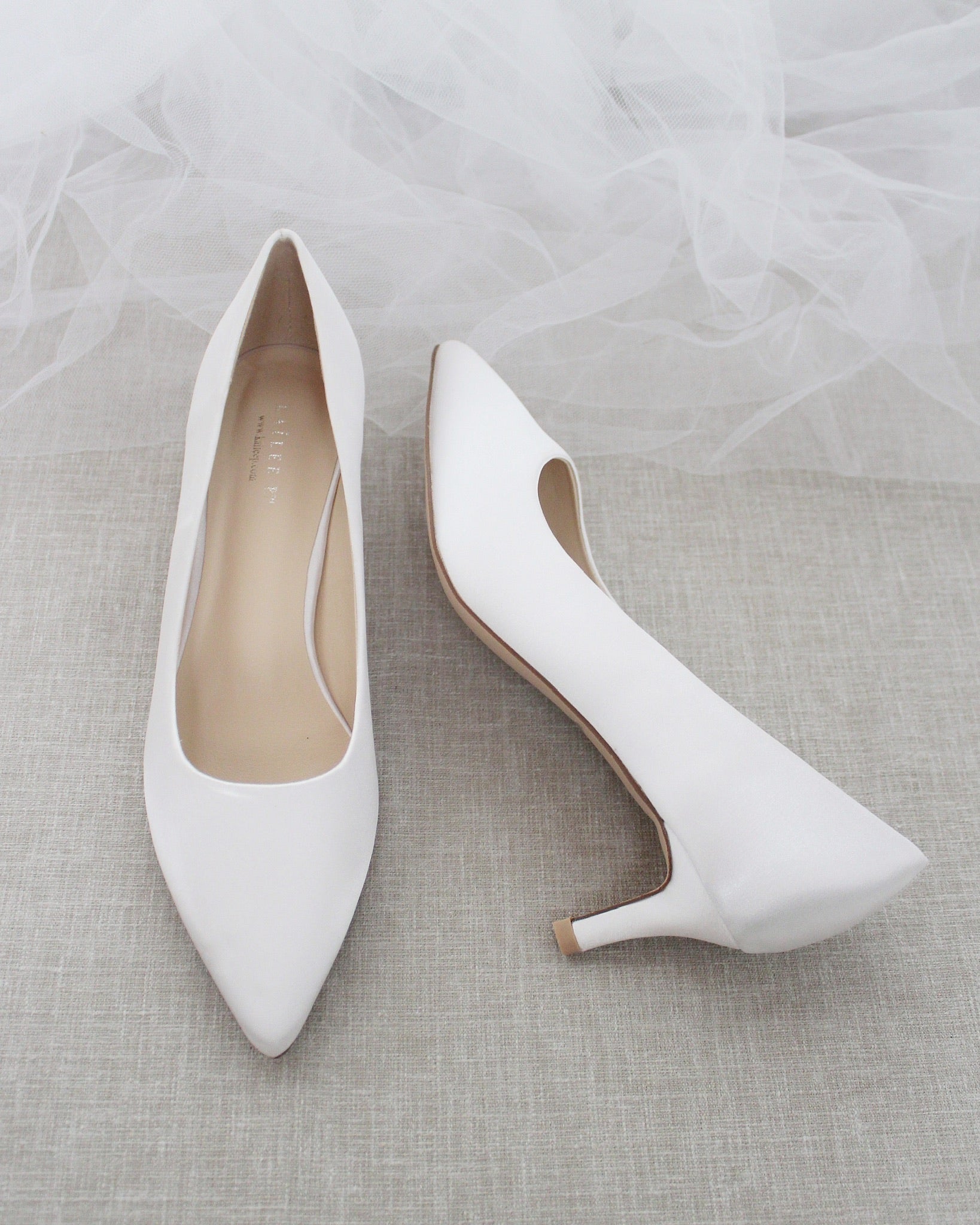 Short heel pointed toe shoes hotsell